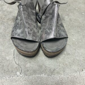 Pierre Dumas Women's Metallic Gray Wedges
